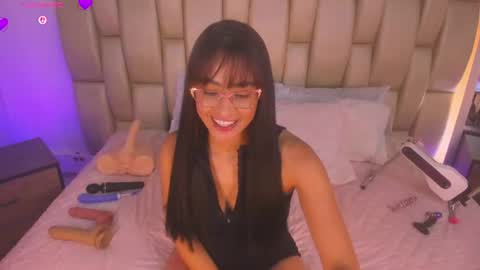 Snapshot of zoe_barlove chatting on 06/18/26, 04:02 Your new obsession online show from 06/18/26, 04:02
