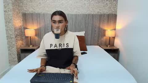 Snapshot of zoe_bermudez chatting on 12/15/25, 11:25 Zoe online show from 12/15/25, 11:25