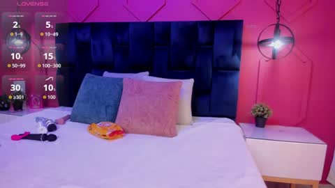 zoe_blosson online show from 06/17/26, 07:26