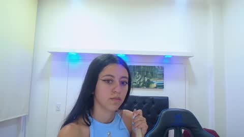 Snapshot of zoe_connor19 chatting on 02/23/25, 05:07 Z O E online show from 02/23/25, 05:07