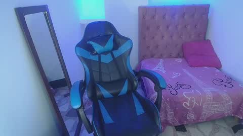 Snapshot of zoe_connor19 chatting on 02/27/25, 10:20 Z O E online show from 02/27/25, 10:20