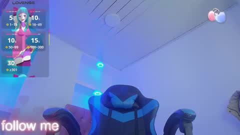 Snapshot of zoe_connor19 chatting on 03/08/25, 12:44 Z O E online show from 03/08/25, 12:44