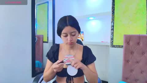 Snapshot of zoe_connor19 chatting on 10/12/25, 02:27 Z O E online show from 10/12/25, 02:27