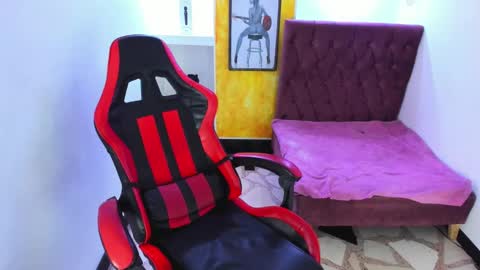 Snapshot of zoe_connor19 chatting on 11/05/25, 08:42 Z O E online show from 11/05/25, 08:42