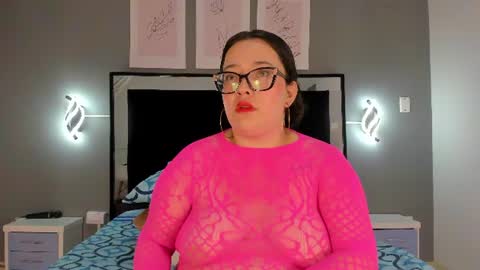 Snapshot of zoe_curvyy chatting on 06/16/26, 12:08 zoe_curvyy online show from 06/16/26, 12:08