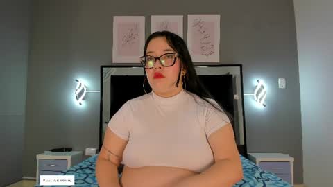 Snapshot of zoe_curvyy chatting on 06/17/26, 12:18 zoe_curvyy online show from 06/17/26, 12:18