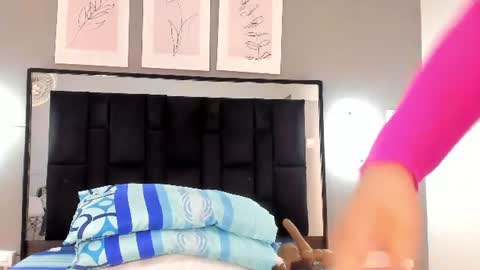 Snapshot of zoe_curvyy chatting on 06/20/26, 12:19 zoe_curvyy online show from 06/20/26, 12:19
