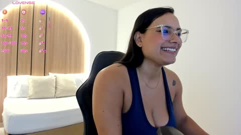 Zoe  online show from 09/15/25, 12:05