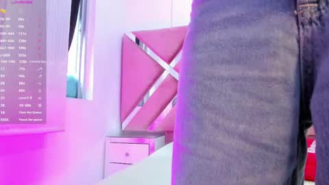zoe_evaanss_ online show from 06/01/26, 07:37