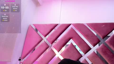 zoe_evaanss_ online show from 06/17/26, 07:15