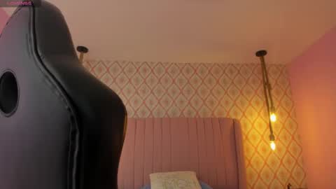 Snapshot of zoe_foster4 chatting on 10/23/25, 07:45 ZOE online show from 10/23/25, 07:45