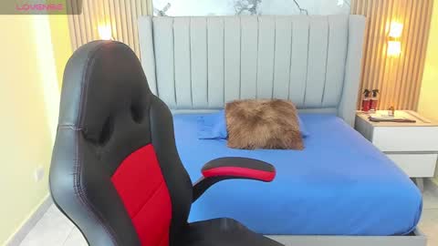 Snapshot of zoe_foster4 chatting on 11/18/25, 12:42 ZOE online show from 11/18/25, 12:42