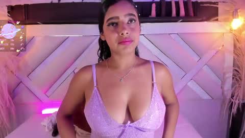 Snapshot of zoe_johnsonn1 chatting on 05/26/26, 11:01 Zoey online show from 05/26/26, 11:01