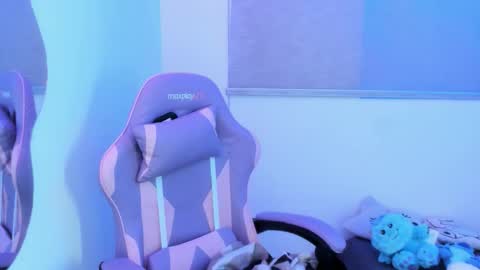 zoe_jones7 online show from 02/19/26, 03:46