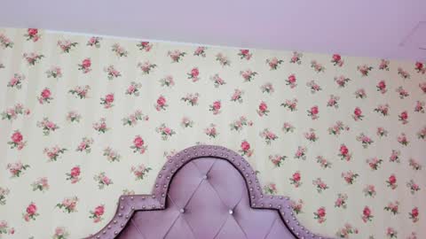 Snapshot of zoe_kravitx chatting on 12/27/24, 08:56 CAMILA online show from 12/27/24, 08:56