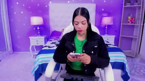 Snapshot of zoe_kravitx chatting on 01/24/25, 05:10 CAMILA online show from 01/24/25, 05:10