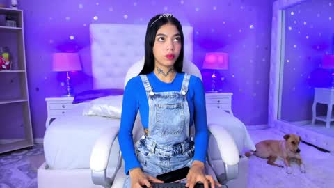 Snapshot of zoe_kravitx chatting on 02/04/25, 07:40 CAMILA online show from 02/04/25, 07:40