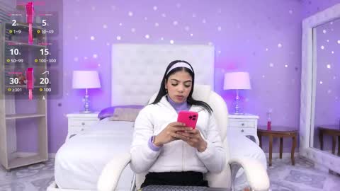 Snapshot of zoe_kravitx chatting on 02/26/25, 04:47 CAMILA online show from 02/26/25, 04:47