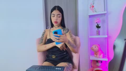 zoe_kravitx_ online show from 02/19/26, 03:02