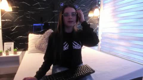 Zoe online show from 10/24/25, 11:39