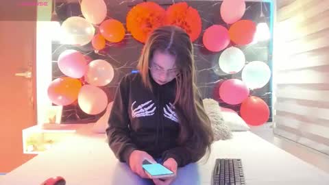 Zoe online show from 02/18/26, 12:01