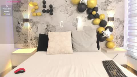 Zoe online show from 04/18/26, 11:36