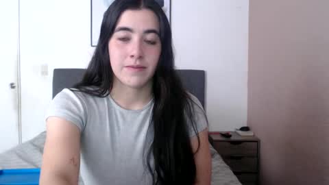 Snapshot of zoe_mill33r chatting on 12/12/24, 08:43 Zoe online show from 12/12/24, 08:43