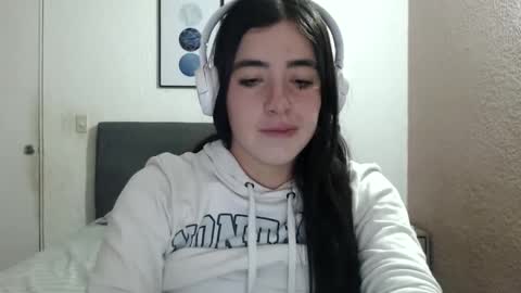 Snapshot of zoe_mill33r chatting on 01/09/25, 03:47 Zoe online show from 01/09/25, 03:47