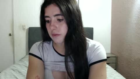 Snapshot of zoe_mill33r chatting on 01/11/25, 03:55 Zoe online show from 01/11/25, 03:55