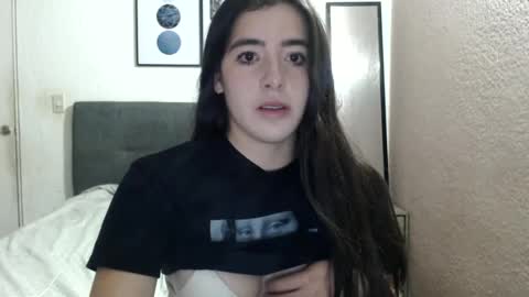 Snapshot of zoe_mill33r chatting on 02/06/25, 04:10 Zoe online show from 02/06/25, 04:10