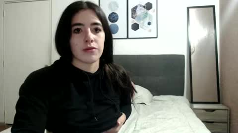 Snapshot of zoe_mill33r chatting on 02/26/25, 03:53 Zoe online show from 02/26/25, 03:53