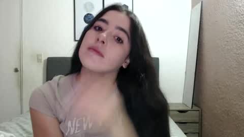 Snapshot of zoe_mill33r chatting on 03/12/25, 04:30 Zoe online show from 03/12/25, 04:30