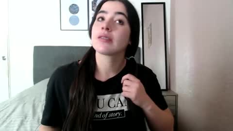 Snapshot of zoe_mill33r chatting on 03/12/25, 05:49 Zoe online show from 03/12/25, 05:49