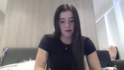 Snapshot of zoe_mill33r chatting on 09/10/25, 05:13 Zoe online show from 09/10/25, 05:13