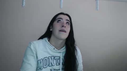 Snapshot of zoe_mill33r chatting on 10/02/25, 06:15 Zoe online show from 10/02/25, 06:15