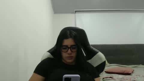 Snapshot of zoe_mill33r chatting on 03/03/26, 04:40 Zoe online show from 03/03/26, 04:40