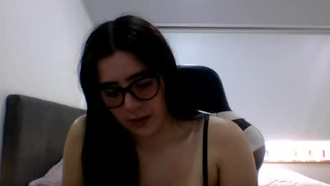 Snapshot of zoe_mill33r chatting on 07/15/26, 06:57 Zoe online show from 07/15/26, 06:57