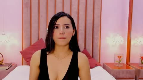 Snapshot of zoe_monrow chatting on 05/20/26, 01:39 Zoe Monrow online show from 05/20/26, 01:39