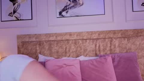 zoe_moon__ online show from 06/10/26, 11:09