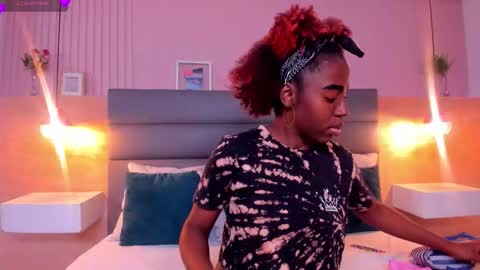 Zoe Novakk  online show from 10/03/25, 11:02