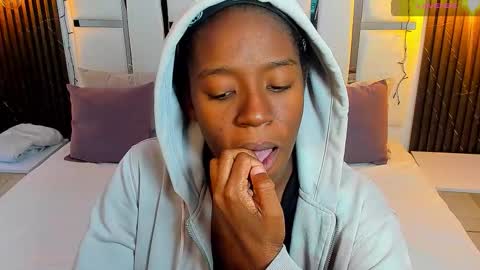 Zoe Novakk  online show from 12/15/25, 03:05