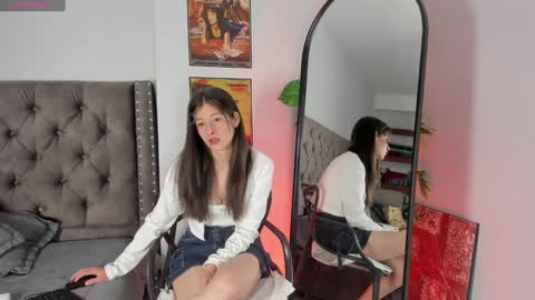 Snapshot of zoe_olsen__ chatting on 02/01/25, 01:20 Zoe Olsen online show from 02/01/25, 01:20