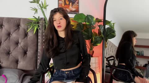 Snapshot of zoe_olsen__ chatting on 02/07/25, 01:32 Zoe Olsen online show from 02/07/25, 01:32