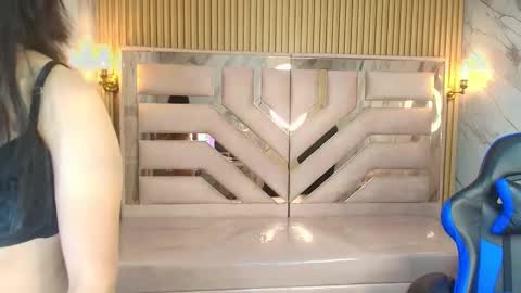 Zoe  online show from 10/14/25, 03:18