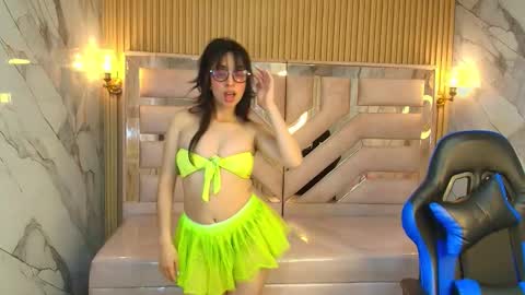 Zoe  online show from 10/15/25, 03:28