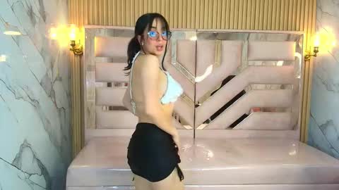 Zoe  online show from 10/17/25, 03:31