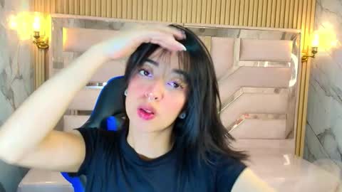 Zoe  online show from 10/22/25, 03:18