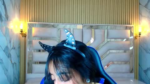 Zoe  online show from 10/28/25, 03:21