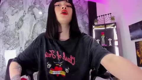 zoe_rosse00 online show from 11/19/25, 07:25