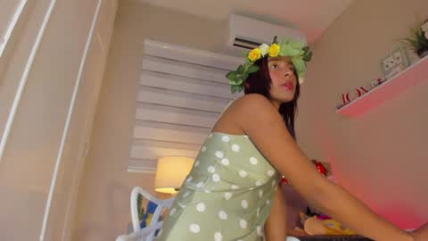 Snapshot of zoe_sky_ chatting on 12/31/24, 11:31 Hi guys i am Zoe online show from 12/31/24, 11:31